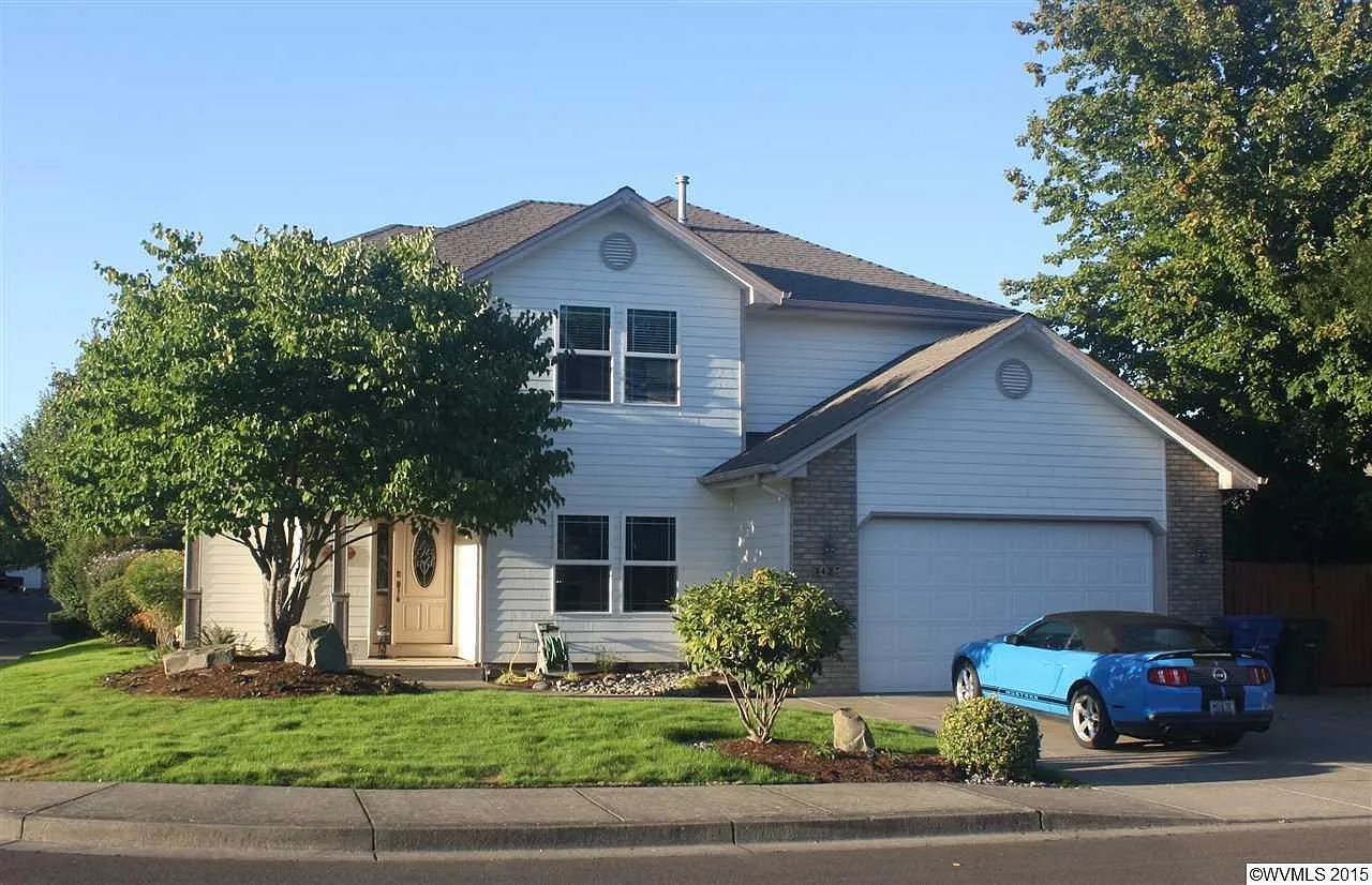 1427 Erika Ave NE photo 1