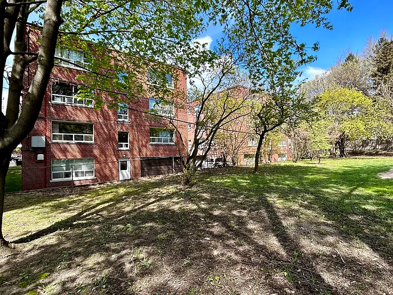 1299 Bayview Ave #18 — Photo 9