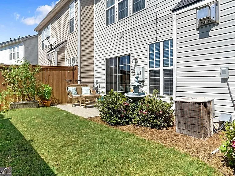 240 Regent Sq — Photo 15