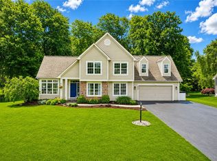 6064 Southbrook Dr, Ontario, NY 14519