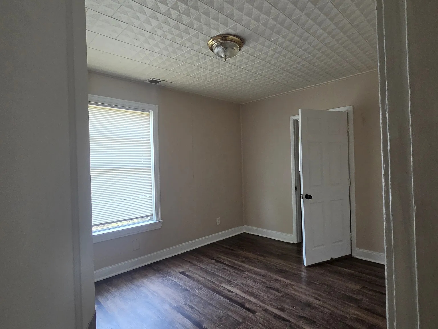 3 bed, 1400 sqft, $900 — Photo 4