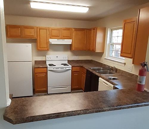 5th image of 832 W 38th St #A