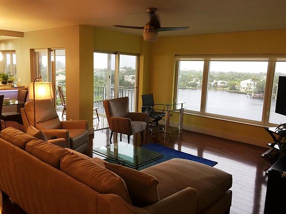3rd image of 555 SE 6th Ave APT 6B