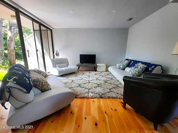 5th image of 362 Aquarina Blvd