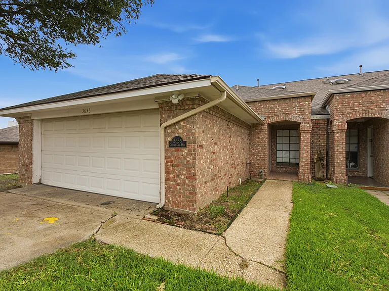 3636 Country Club Dr W — Photo 2