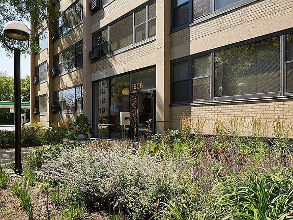 2nd image of 1606 E Hyde Park Blvd #2-014D