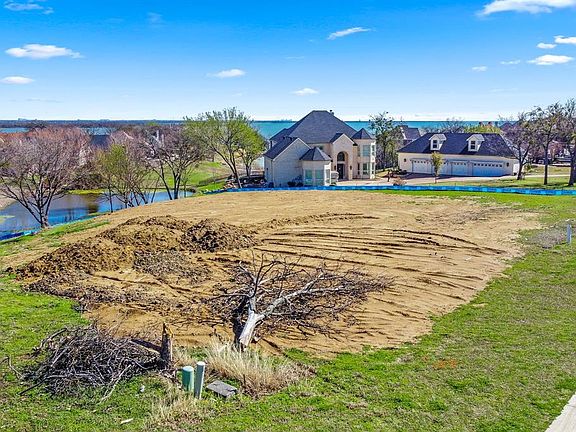 2nd image of 604 Stowe Ln