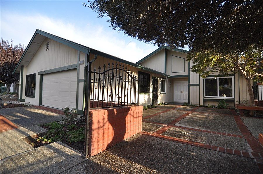 1st image of 2203 Fairbourn Dr