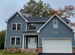 1410 Greenwood Dr, Piscataway, NJ 08854