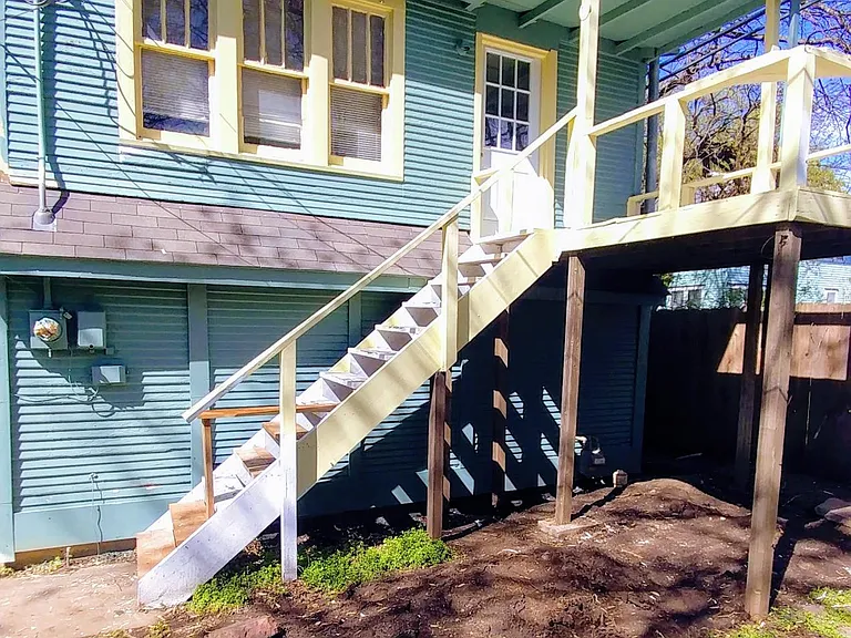 415 1/2 Chautauqua Ave — Photo 1