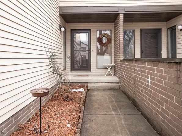 533 Towns Ln #122, Richmond Heights, OH 44143