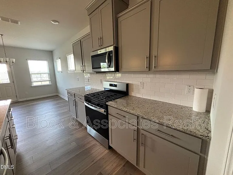 3230 Pelican Ln — Photo 11