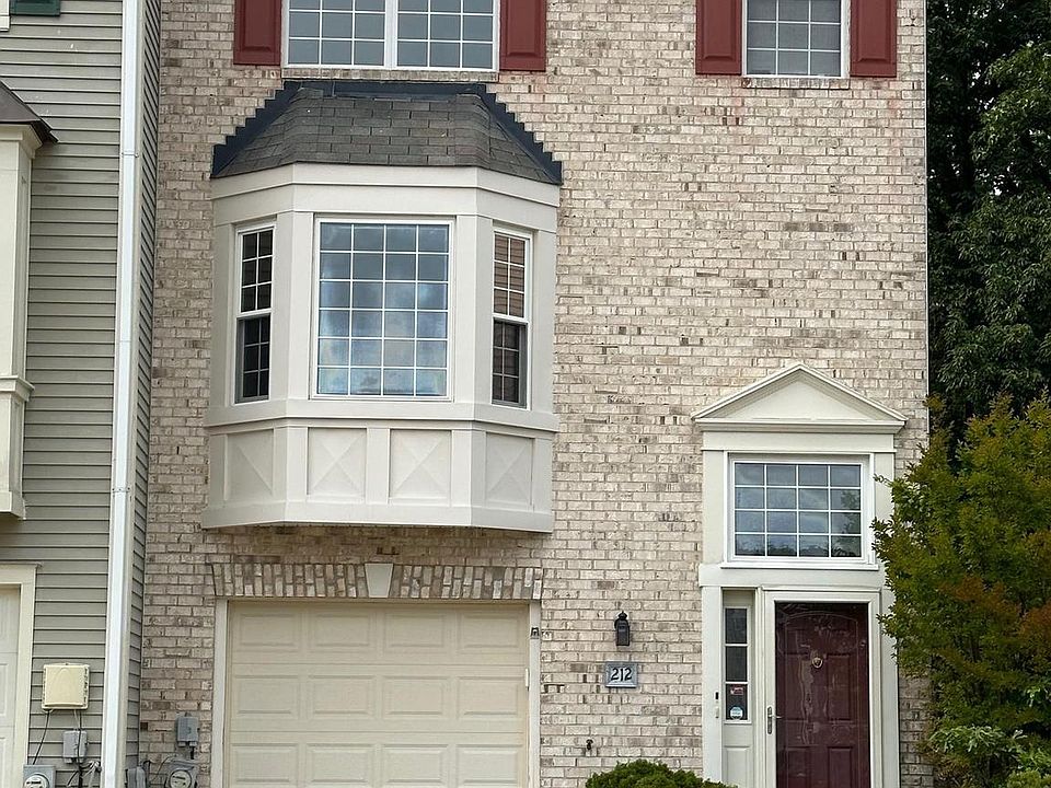 1st image of 212 Pinecove Ave