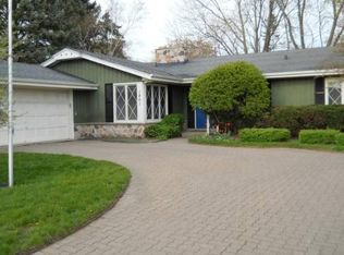 1901 Avalon Dr, Waukesha, WI 53186
