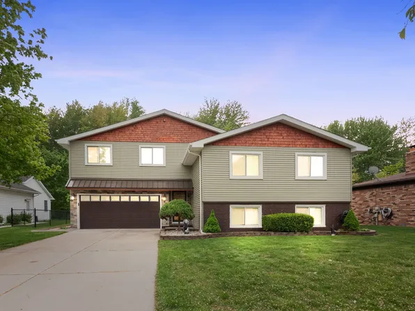 529 Rochelle Ct, East China, MI 48054