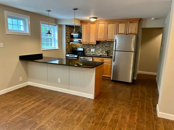 826 20th St S, Arlington, VA 22202