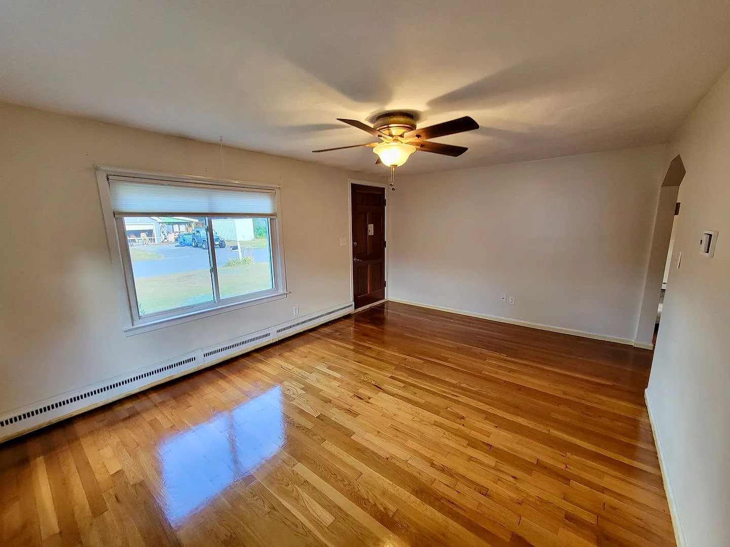 Beautiful 2-Bedroom Single Family House for Rent in South Hadley! — Photo 4