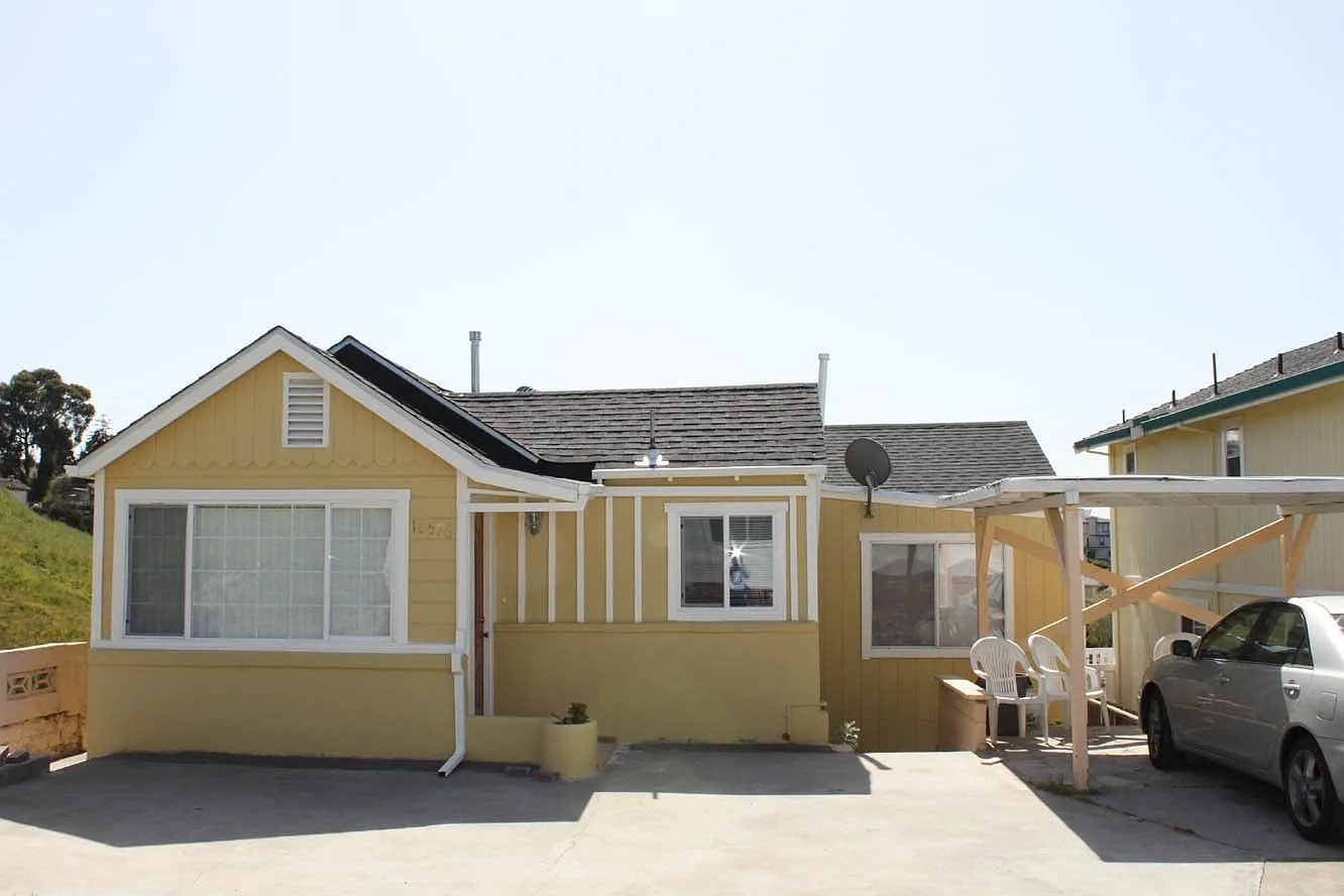 16576 Russell Ct photo 1