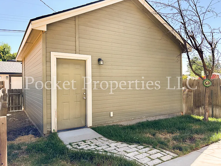 Detached 2 car garage