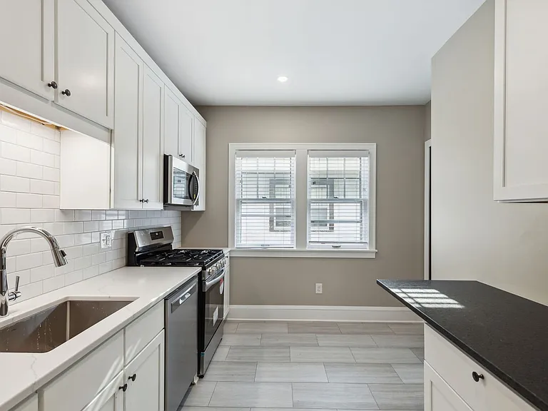 968 Goodrich — Photo 11
