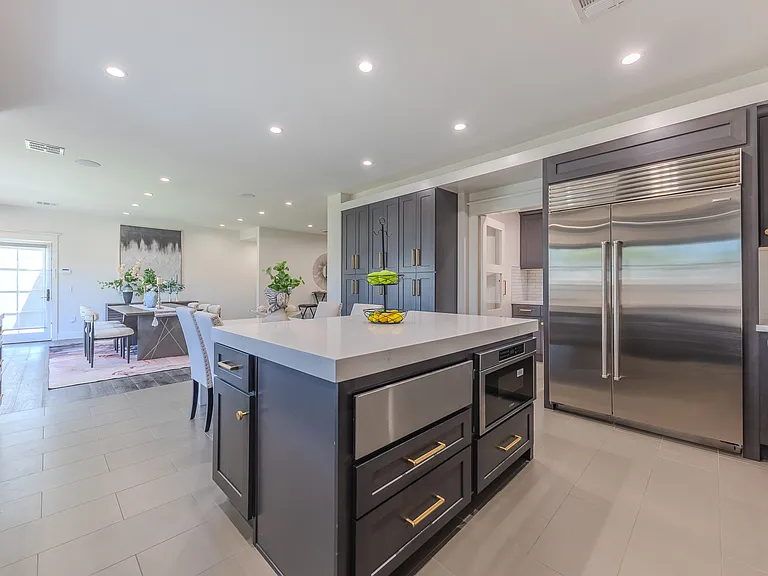 2150 S El Molino Ave — Photo 24