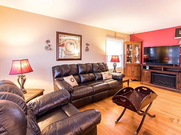 3rd image of 130 Saint Benedict Ln