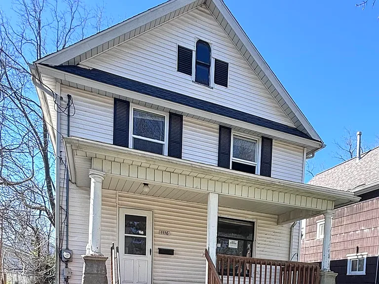1116 Hickory St — Photo 2