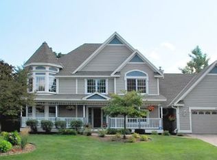 2468 Hillwood Dr E, Maplewood, MN 55119