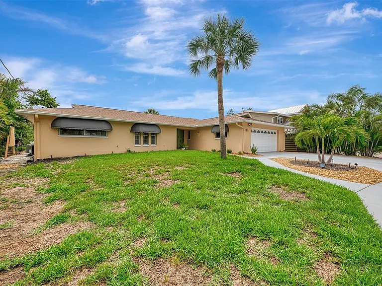4946 Commonwealth Dr — Photo 4
