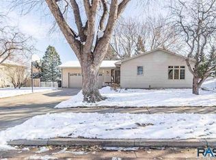 1512 S David Dr, Sioux Falls, SD 57103