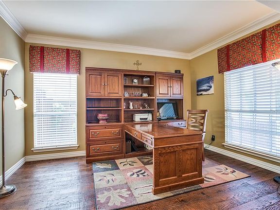 4th image of 2315 Regina Dr