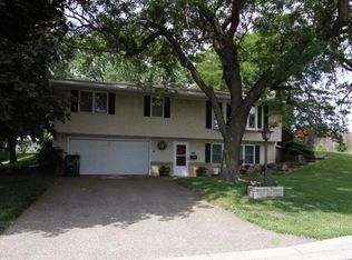 3225 75th St E, Inver Grove Heights, MN 55076