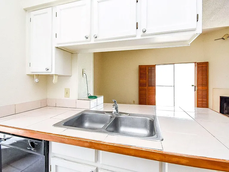 7575 Cambridge St #1004 — Photo 10