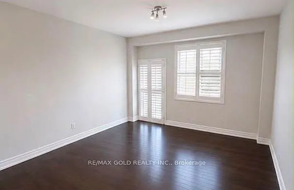 765 Millworks Cres — Photo 4