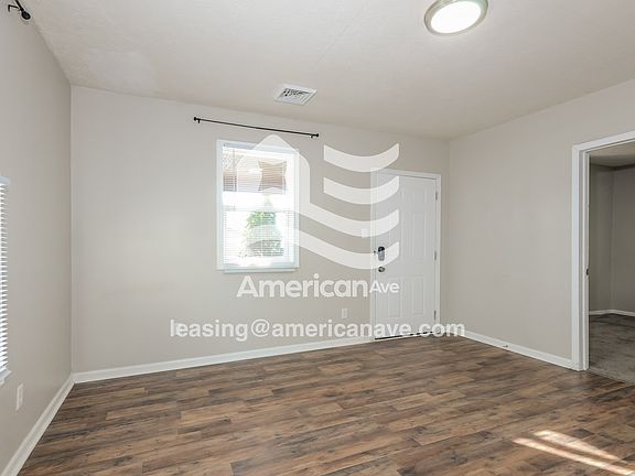 1538023_002_wm_-_living_room_13606129.jpg