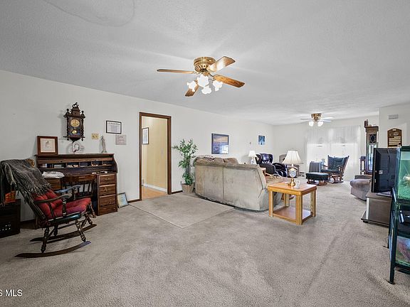 3rd image of 657 Appian Ave