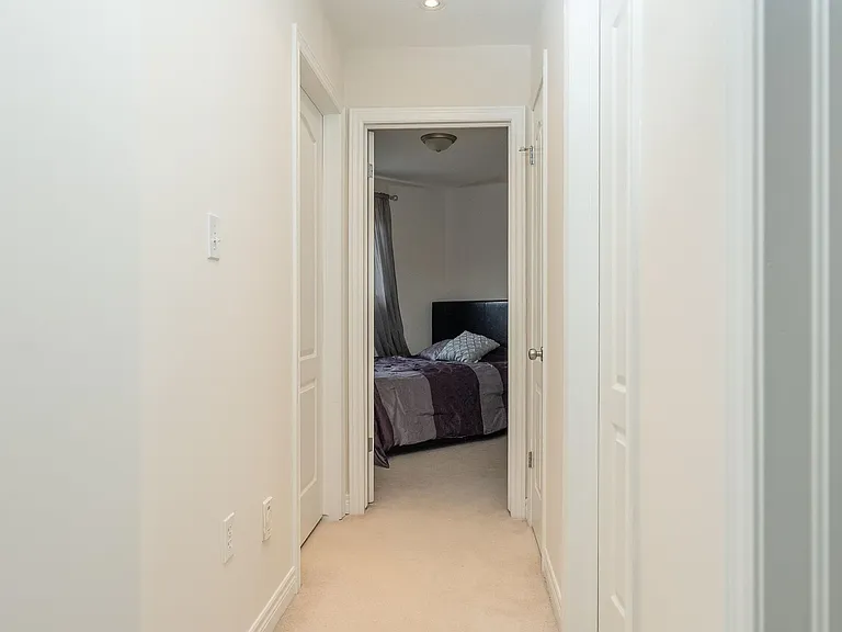 31 1/2 Thorold Rd E — Photo 16