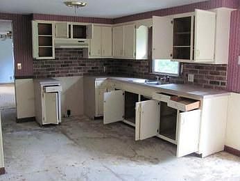 2nd image of 1472 Evergreen Ave W