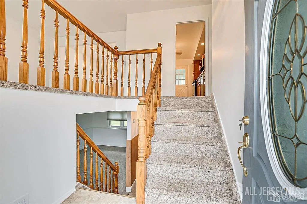 3 bed, 2.0 bath, 1160 sqft, $4,400 — Photo 3
