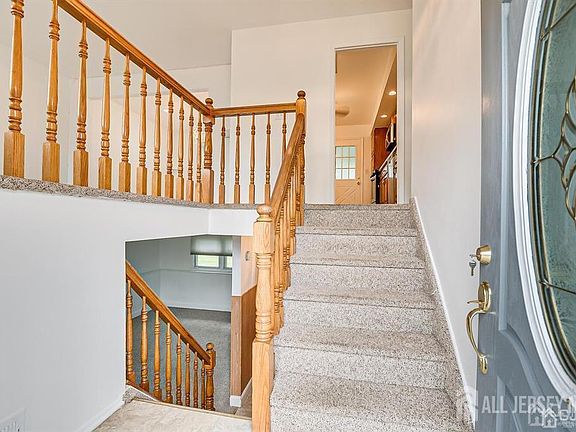 3rd image of 559 Wood Ave