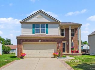 6467 Cranberry Dr, Holly, MI 48442