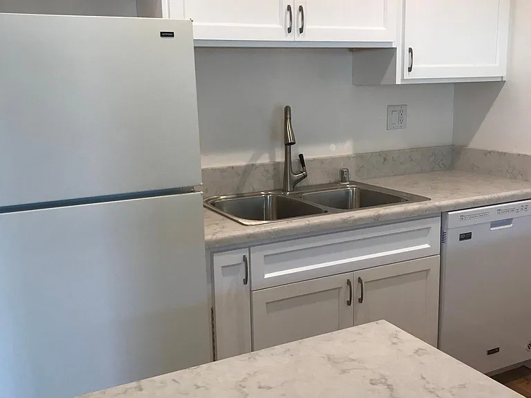 366 Van Buren St #5 — Photo 1