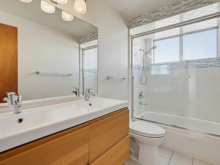 3733 Riviera Dr — Photo 7