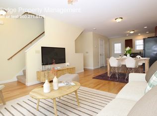 302 River View Ln, Norwich, CT 06360