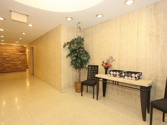 2nd image of 401 S Grove Ave APT 2E