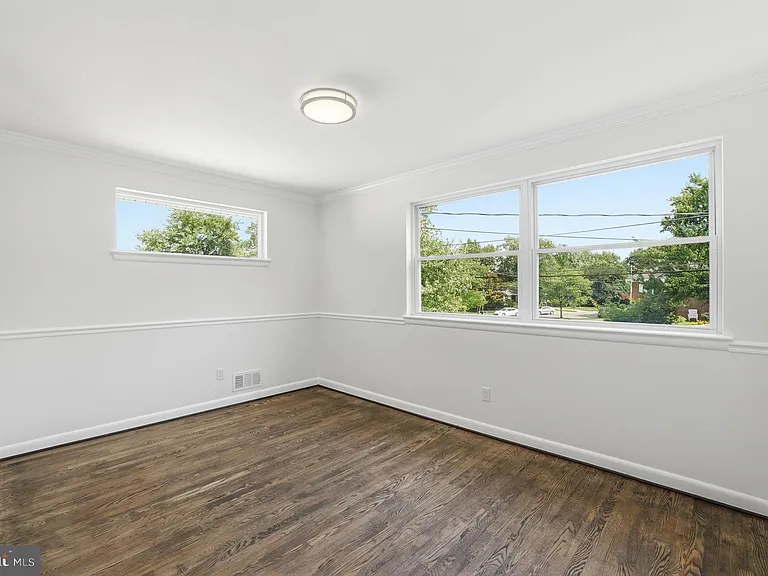 9831 Singleton Dr — Photo 27