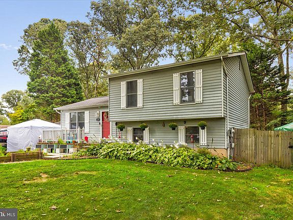 2nd image of 235 Oak Hollow Ct