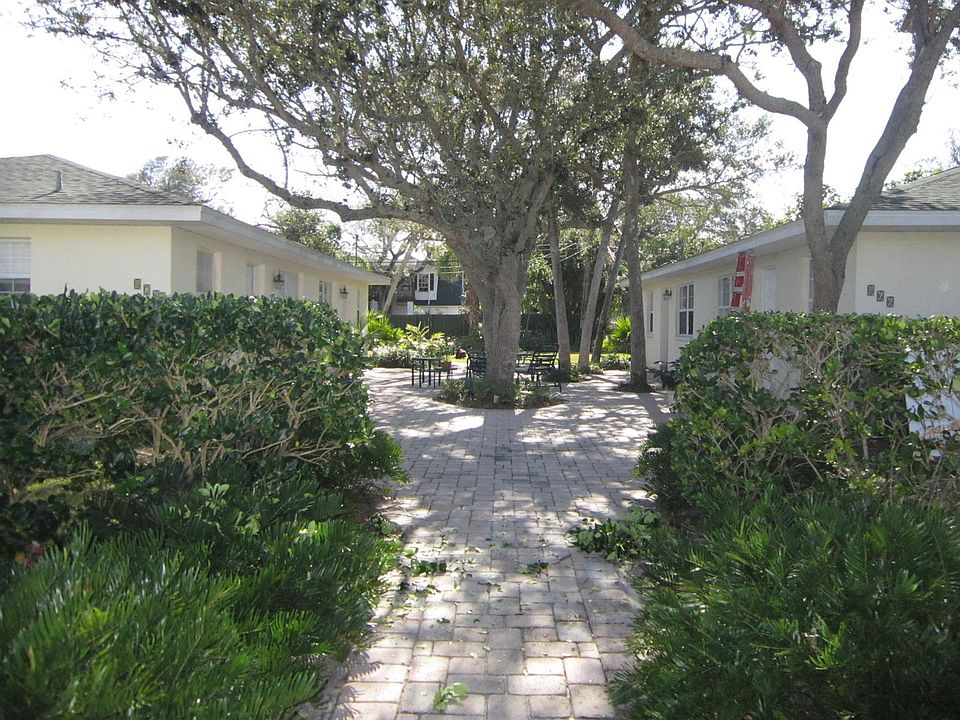 1st image of 866 Dahlia Ln APT B