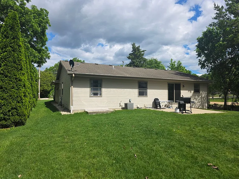 5345 S 43rd St — Photo 30
