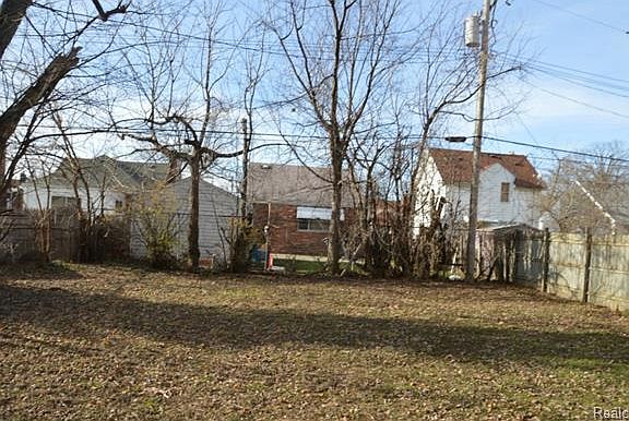 2nd image of 15847 Murray Hill St
